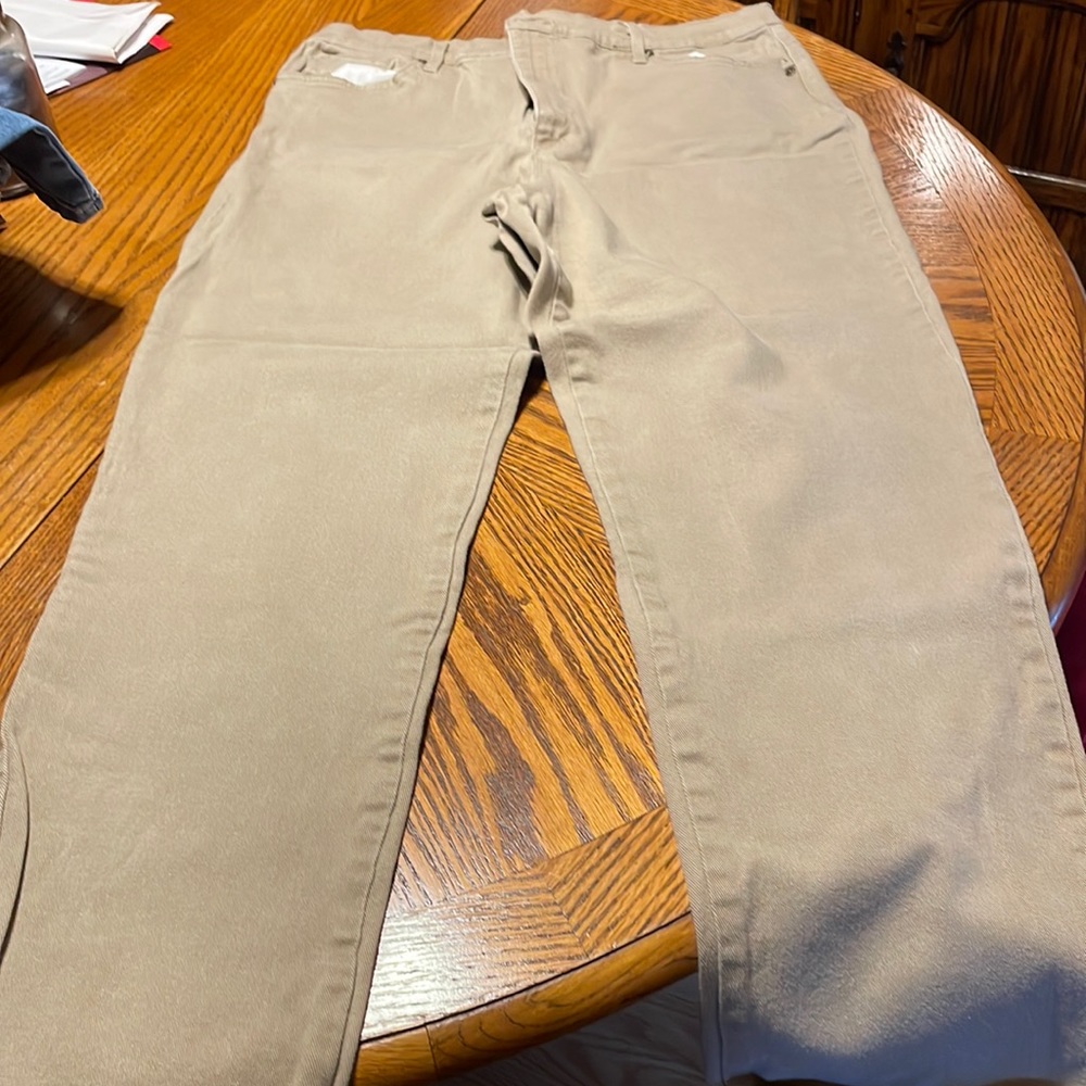 Gloria Vanderbilt plus size 18 khaki
